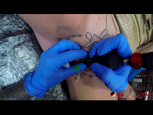❤️ Fìor tattooed hottie Sully Savage fhuair tattoo air a clitoris Bhidio gnè aig gd.kassavrn.ru